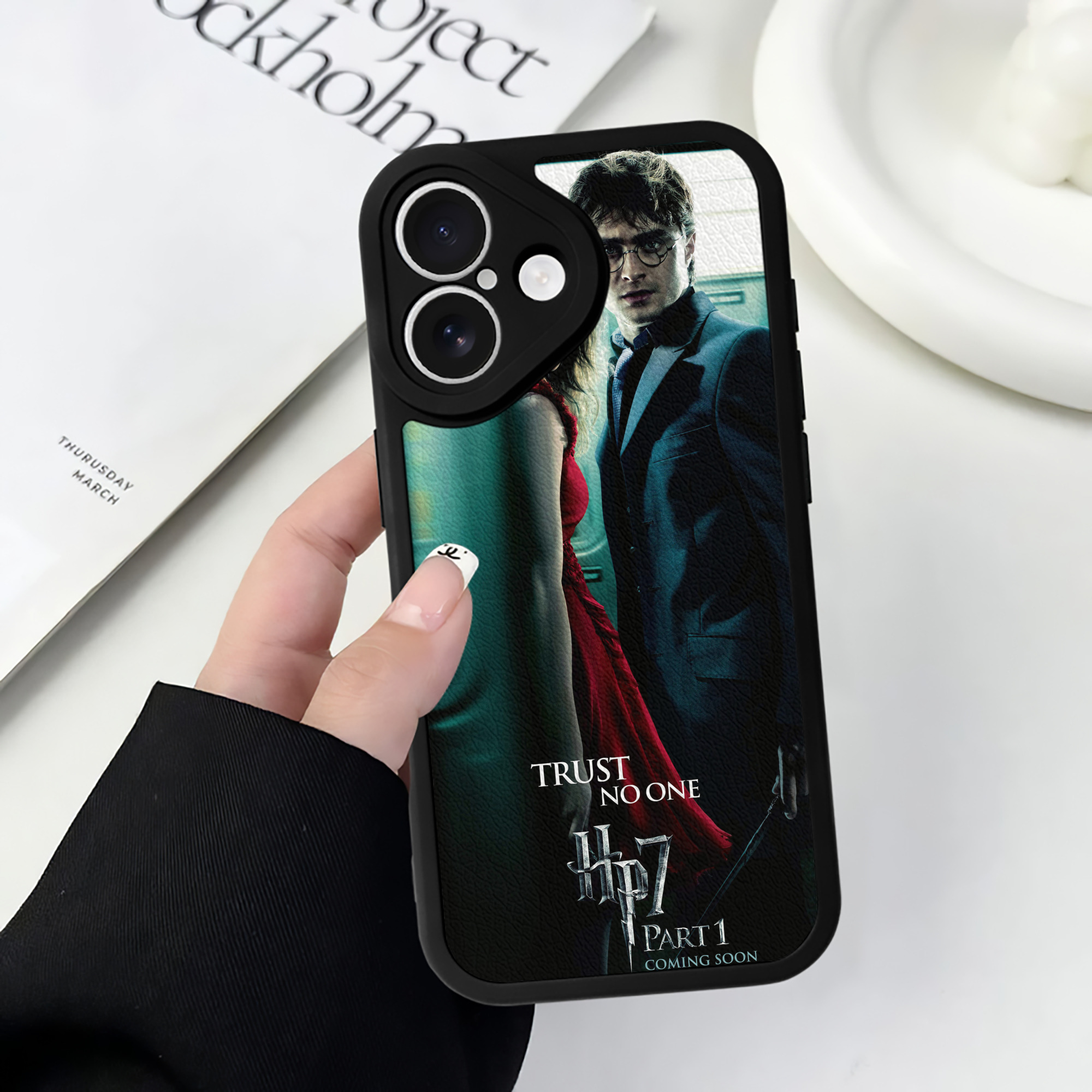 （画像用） Harry Potter ハリー・ポッターシリーズ 【iPhone 16シリーズ対応】シリコンスマホケース（レザー調） 材質：シリコン